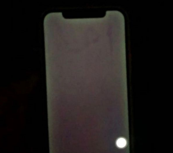 布拖苹果手机维修分享苹果客服回应 iPhone 12 屏幕“发绿”问题 